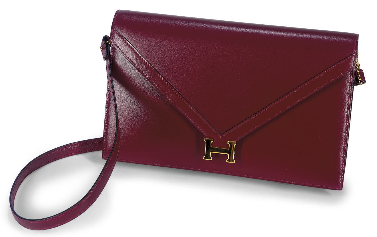 HERMÈS
A LYDIE HANDBAG IN ROUGE H BOX LEATHER