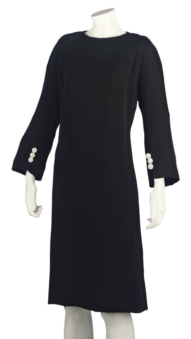 CHRISTIAN DIOR COUTURE
A SIMPLE BLACK COCKTAIL DRESS