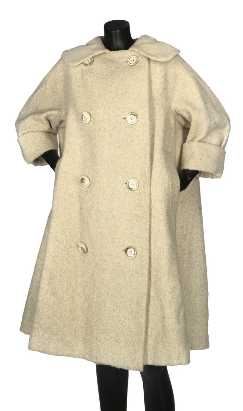 CHRISTIAN DIOR PARIS
A CREAM WOOL SWING COAT