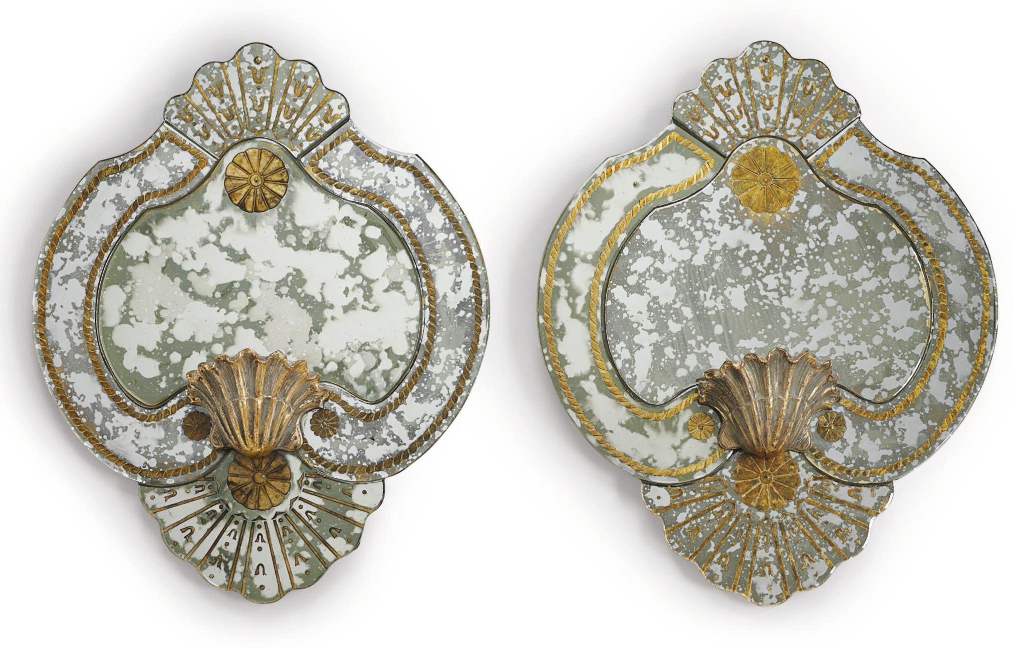 A PAIR OF VERRE EGLOMISE AND GILTWOOD SHELL-FORM MIRROR-BACK WALL-LIGHTS