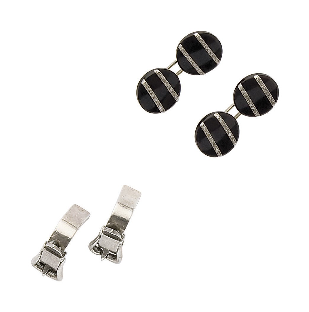 PAIRE DE BOUTONS DE MANCHETTE EN ARGENT, PAR HERMES ET PAIRE DE BOUTONS DE MANCHETTE EN ONYX ET DIAMANTS