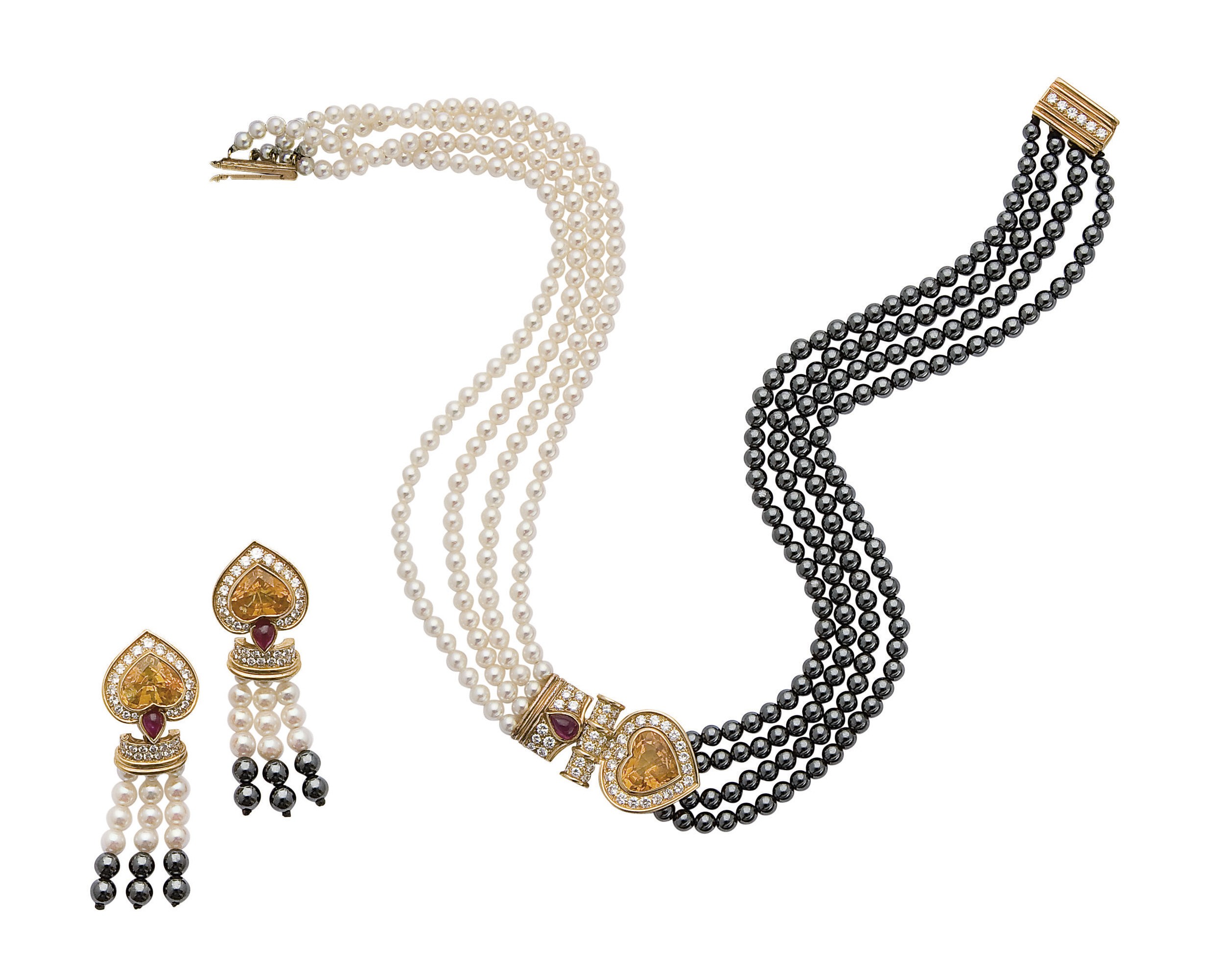 COLLIER HEMATITE, PERLES DE CULTURE, CITRINES, RUBIS ET DIAMANTS ET PAIRE DE PENDANTS D'OREILLES EN SUITE