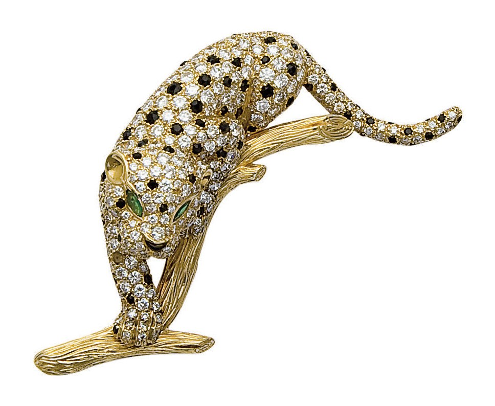 BROCHE PANTHERE ONYX, EMERAUDES ET DIAMANTS, PAR VAN CLEEF & ARPELS
