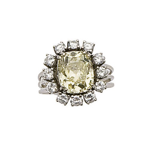 BAGUE DIAMANT DE COULEUR ET DIAMANTS