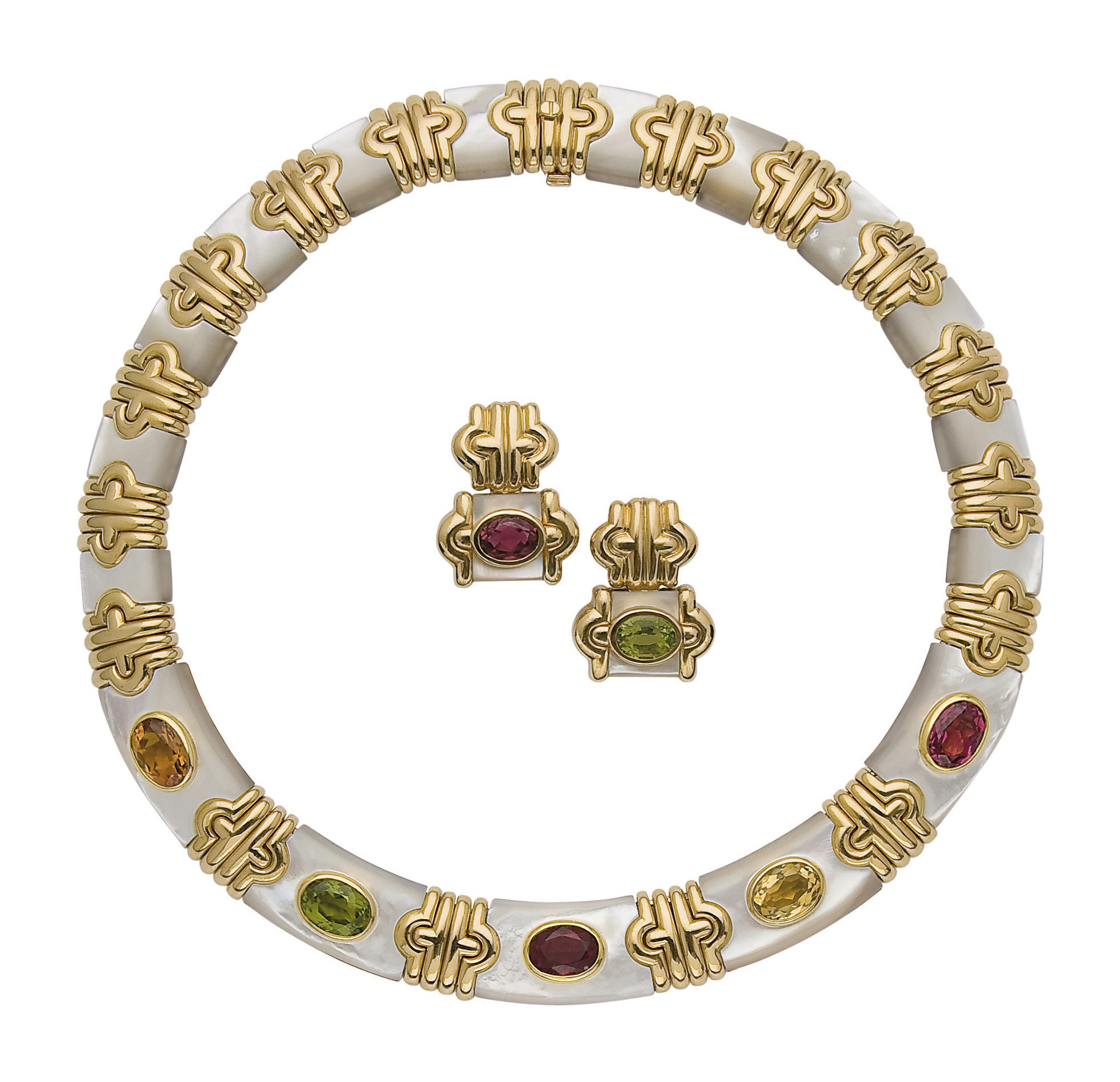COLLIER "PARENTESI" NACRE, TOURMALINE, TOPAZE ET PERIDOT, PAR BULGARI ET PAIRE DE CLIPS D'OREILLES EN SUITE, PAR TARDITI