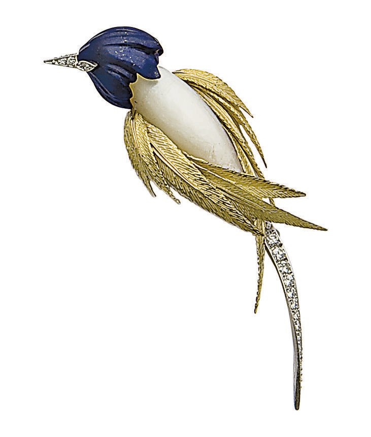 BROCHE OISEAU NACRE, LAPIS LAZULI ET DIAMANTS, PAR CHAUMET