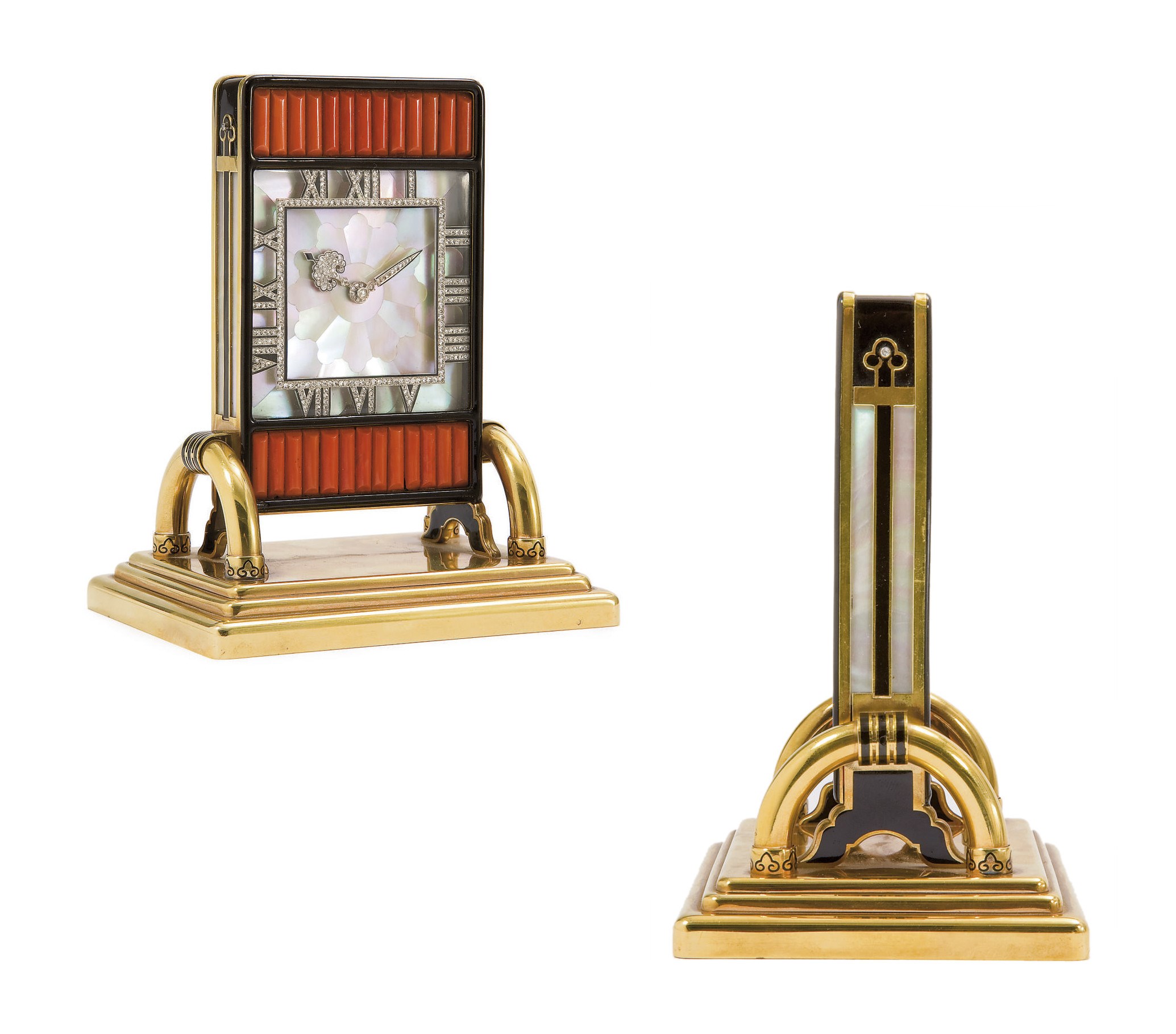 PENDULETTE DE BUREAU ART DECO EN NACRE, CORAIL ET DIAMANTS, PAR CARTIER