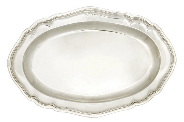 A SMALL GEORGE III SILVER MEAT DISH