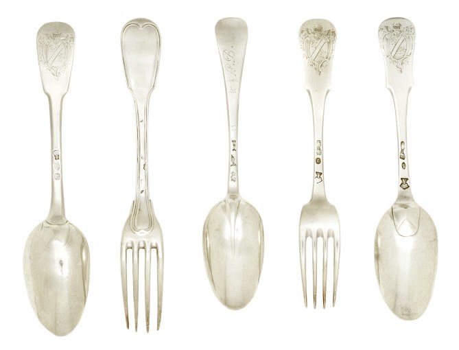 A GROUP OF EIGHT PIECES OF FRENCH SILVER FLATWARE