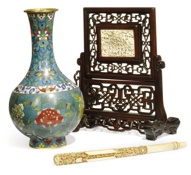 A CHINESE IVORY TABLE STAND, CLOISONNE BOTTLE VASE AND IVORY PARASOL HANDLE