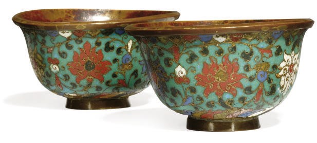 A PAIR OF CHINESE CLOISONNE ENAMELLED BOWLS