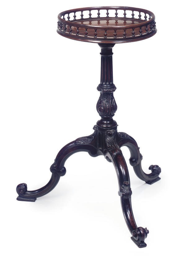 A LATE VICTORIAN MAHOGANY OCCASIONAL TABLE