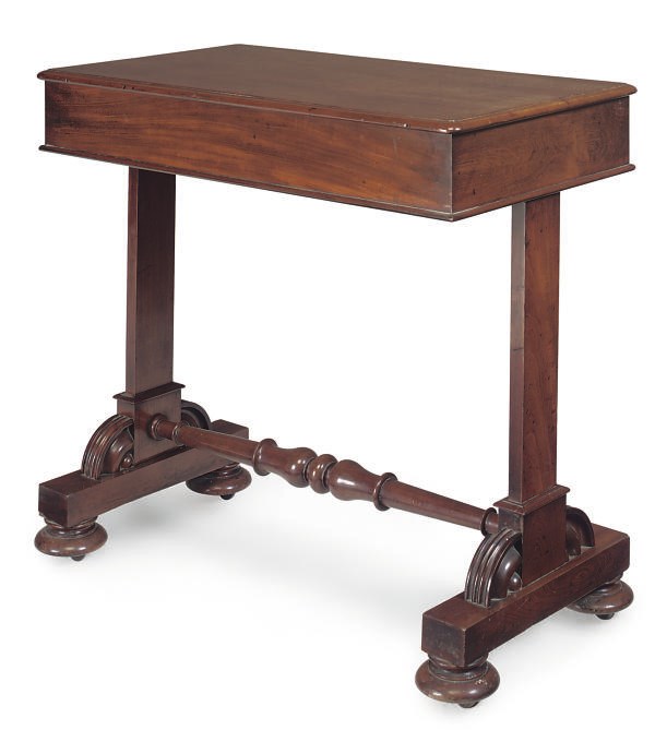 AN EARLY VICTORIAN MAHOGANY SIDE TABLE
