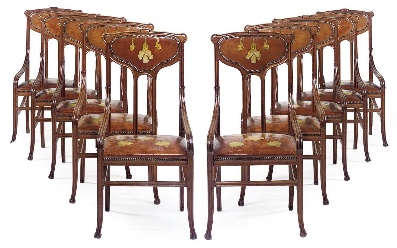 A SET OF TEN AMERICAN ART NOUVEAU OAK DINING CHAIRS