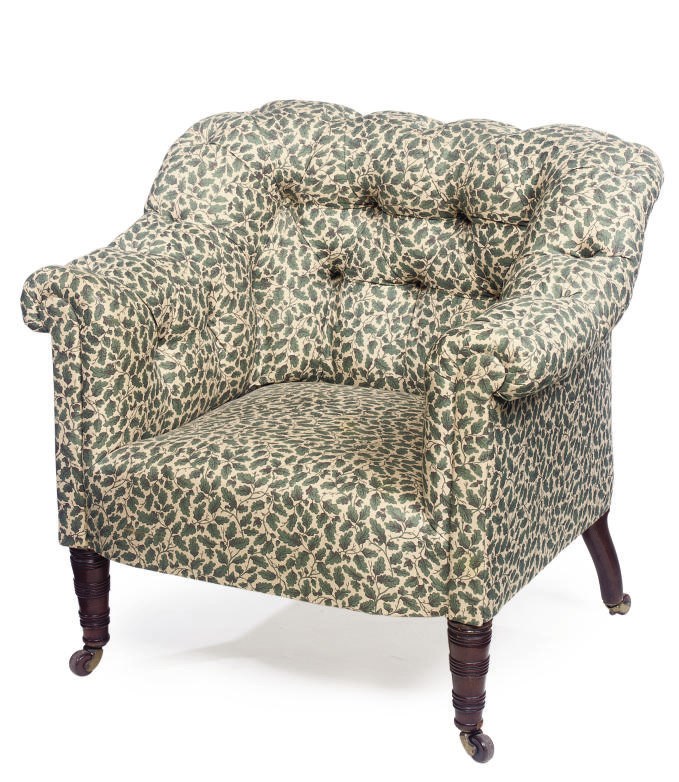 AN EARLY VICTORIAN MAHOGANY BUTTON DOWN ARMCHAIR