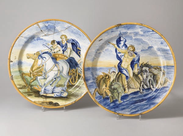 DEUX GRANDS PLATS EN FAIENCE ITALIENNE