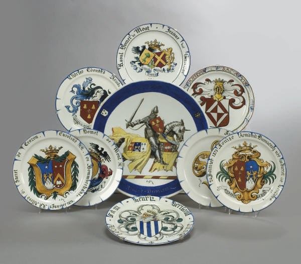 SEPT ASSIETTES EN FAIENCE FINE DE CHOISY DE LA FIN DU XIXEME SIECLE