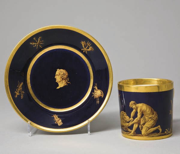 GOBELET LITRON ET SA SOUS-TASSE EN PORCELAINE DE SEVRES DU DEBUT DU XIXEME SIECLE