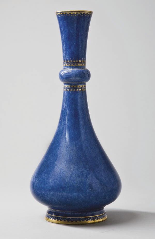 VASE "DELHI" (2EME GRANDEUR) EN PORCELAINE DE SEVRES DE LA FIN DU XIXEME SIECLE