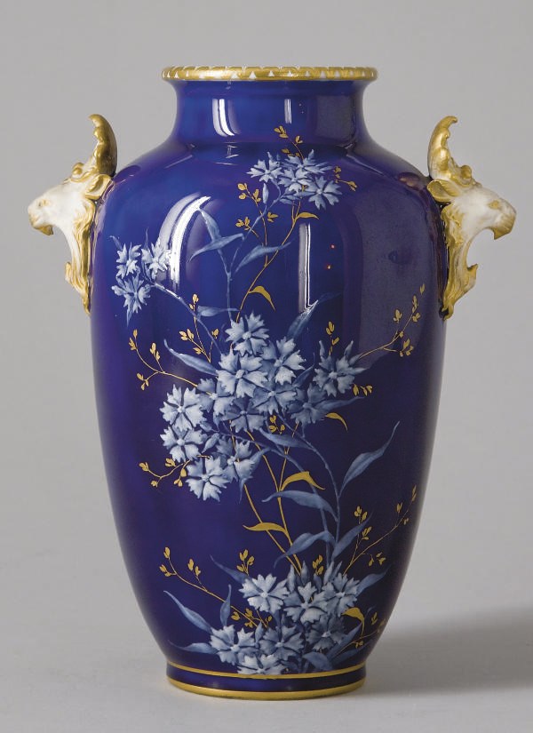 VASE "SAIGON A TETES DE LIONS" EN PORCELAINE DE SEVRES DE LA FIN DU XIXEME SIECLE