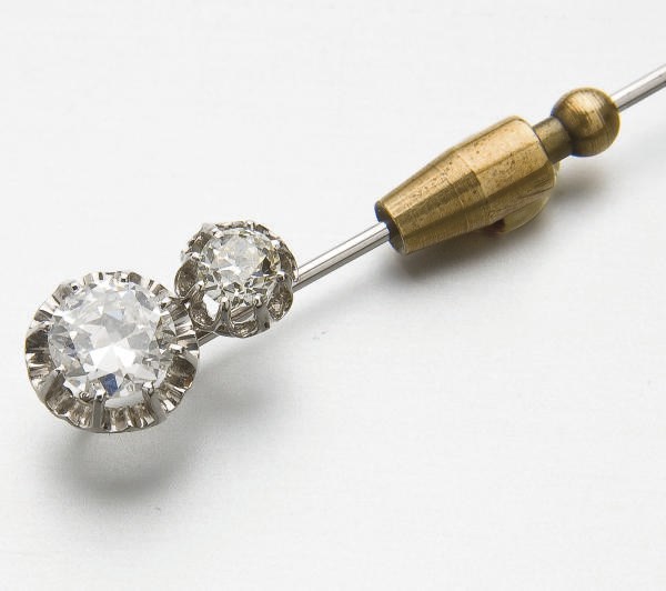 EPINGLE A CRAVATE DIAMANTS