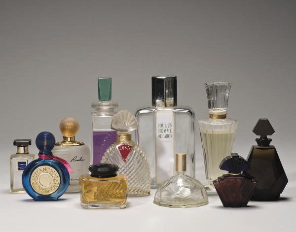 IMPORTANT LOT DE FLACONS DE PARFUM MODERNES