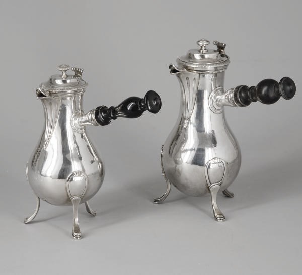 DEUX CAFETIERES EN ARGENT