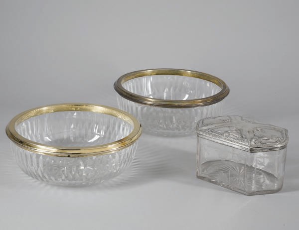 PAIRE DE SALADIERS EN VERMEIL ET VERRE