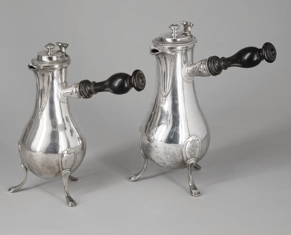 DEUX CAFETIERES EN ARGENT