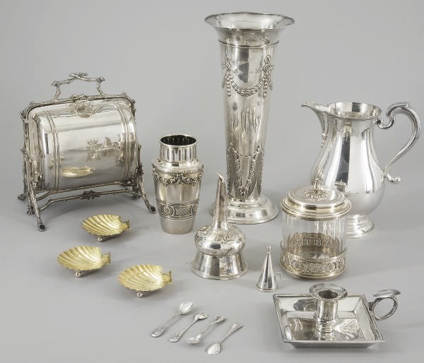 ENSEMBLE EN ARGENT ET METAL ARGENTE