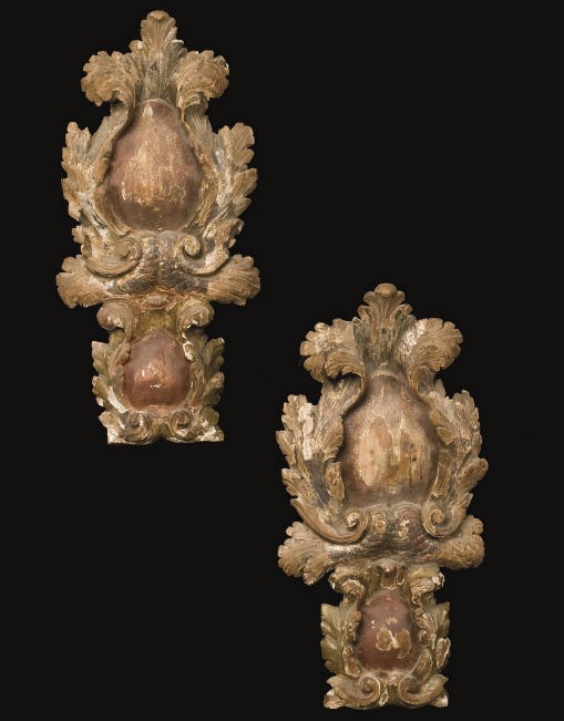 PAIRE DE MOTIFS DU XVIIIEME SIECLE