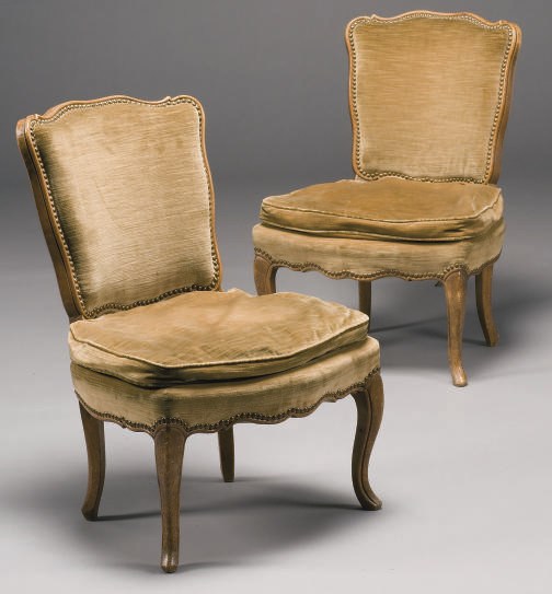 PAIRE DE PETITES CHAISES DE STYLE LOUIS XV