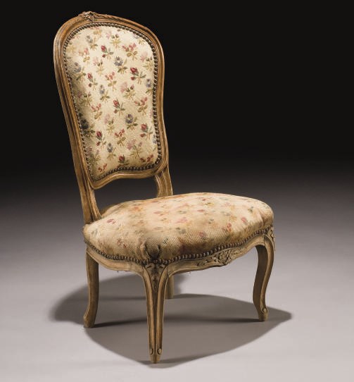 PETITE CHAISE DE STYLE LOUIS XV
