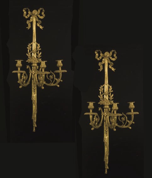 PAIRE D'APPLIQUES DE STYLE LOUIS XVI