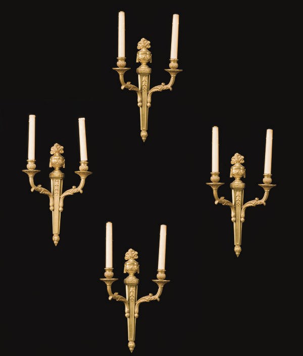 SUITE DE QUATRE APPLIQUES DE STYLE LOUIS XVI