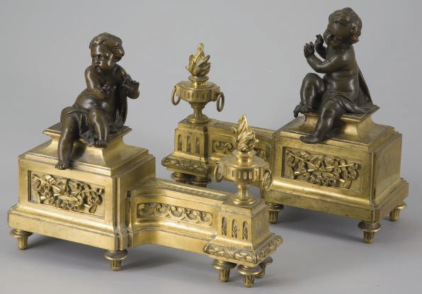 PAIRE DE CHENETS DE STYLE LOUIS XVI