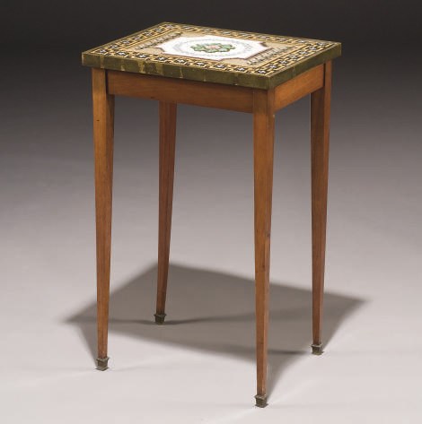 PETITE TABLE DU DEBUT DU XXEME SIECLE DE STYLE LOUIS XVI