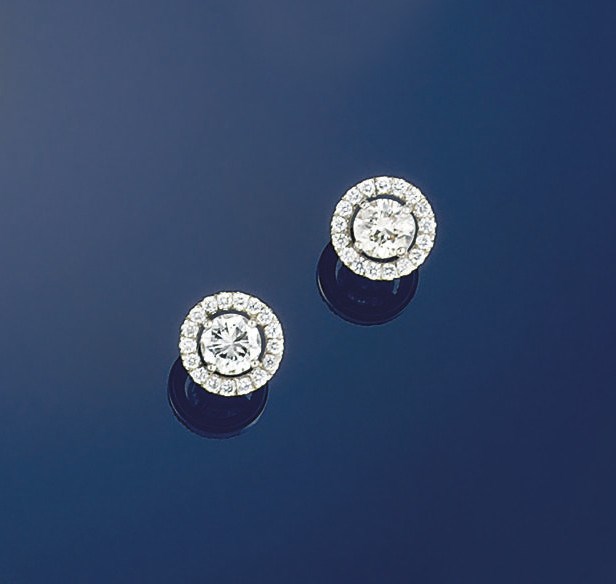A pair of diamond earstuds