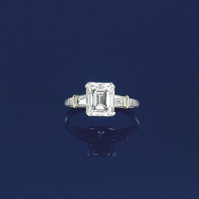 A diamond single stone ring