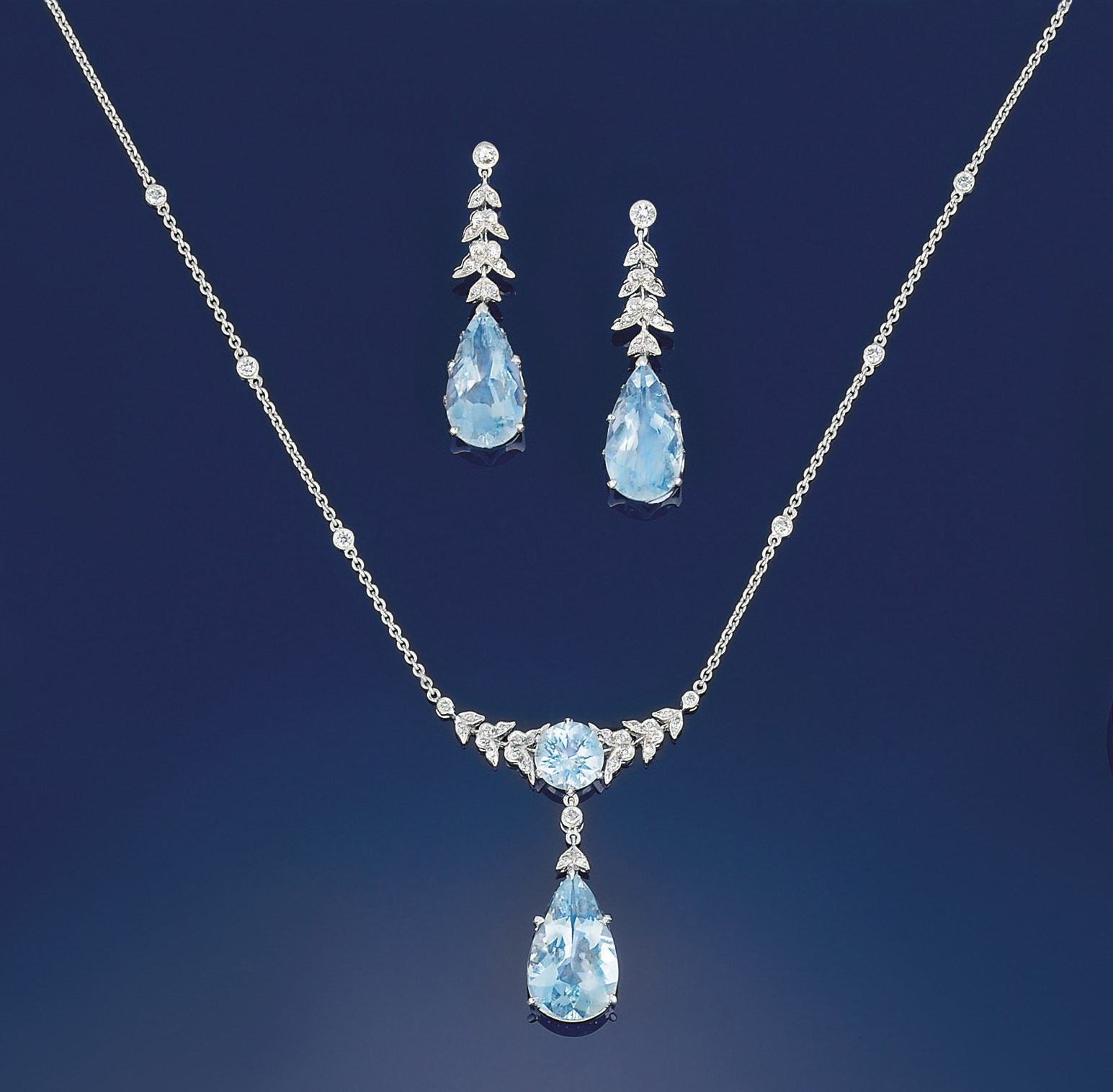 An aquamarine and diamond pendant necklace and earpendants