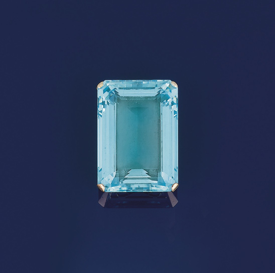 A large aquamarine single stone pendant/brooch