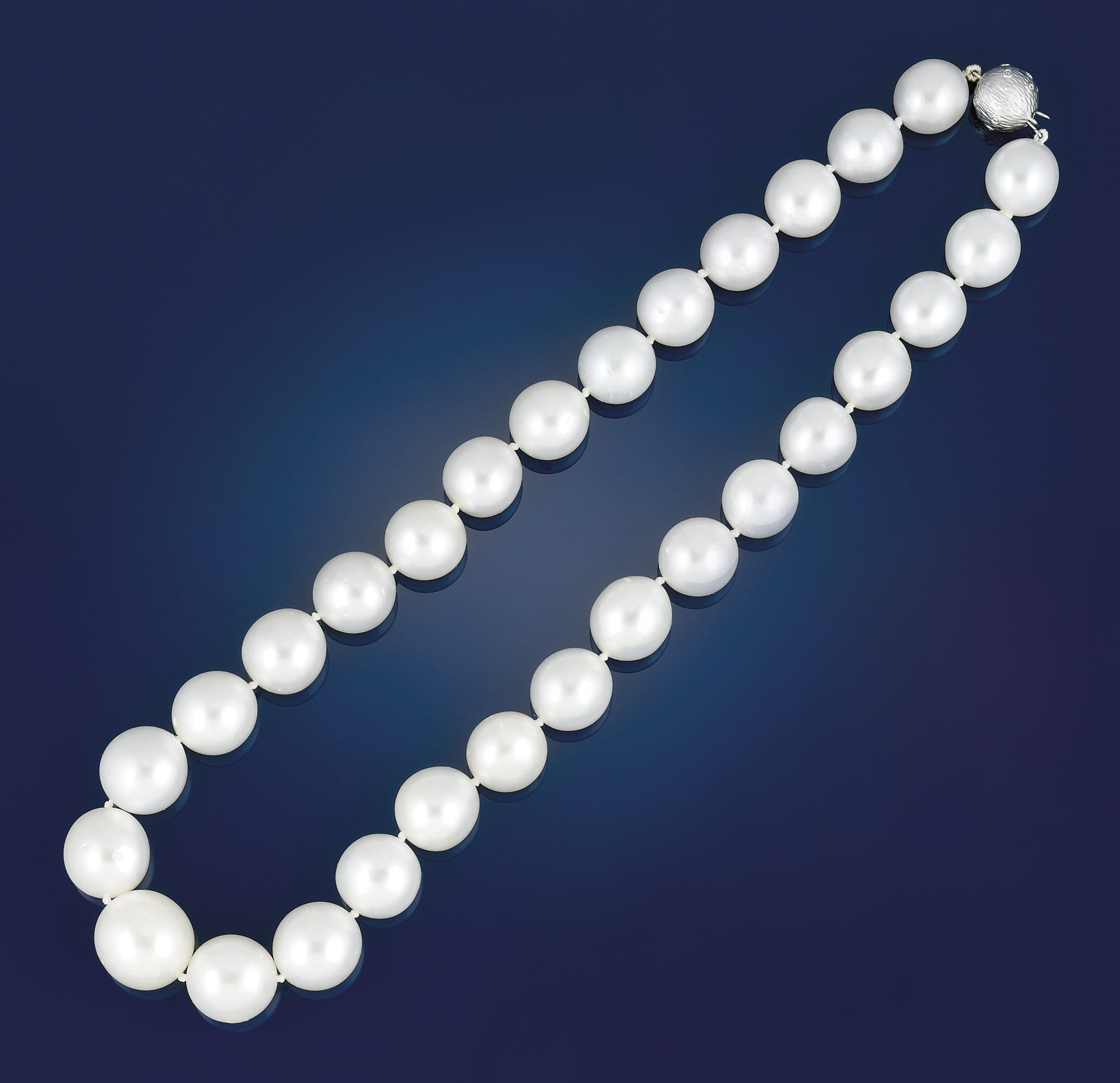 A cultured pearl necklace