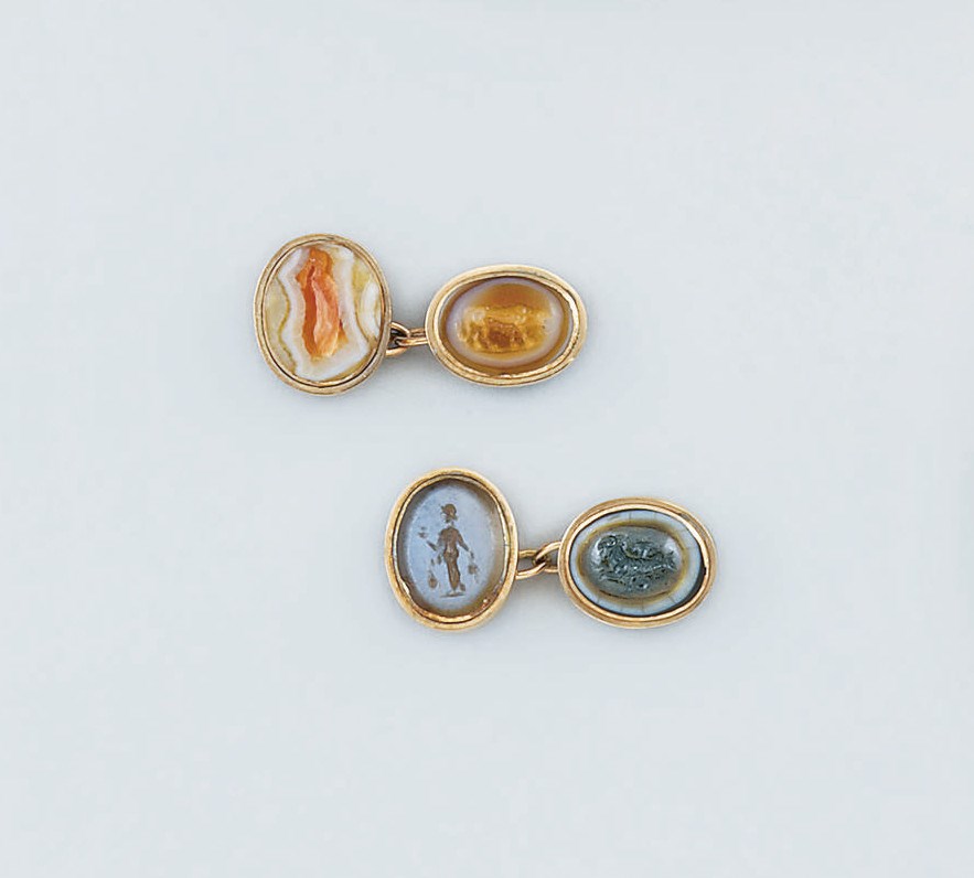 A pair of cufflinks