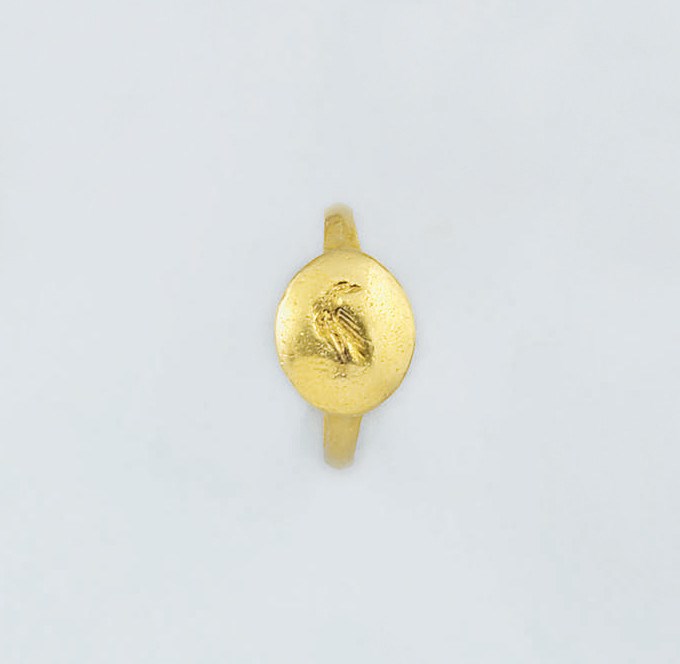 A Hellenistic gold intaglio ring