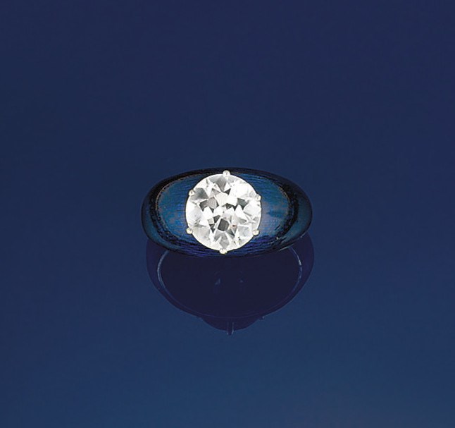 A diamond single stone ring