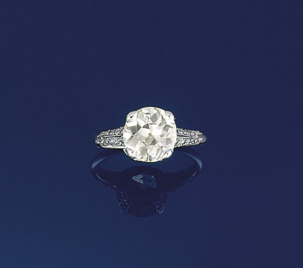 A diamond single stone ring