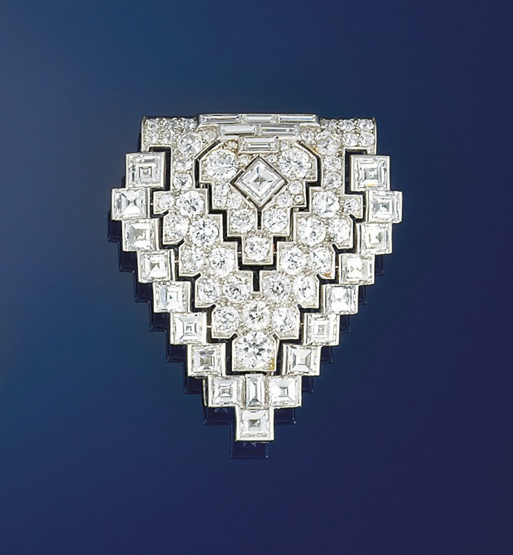 An Art Deco diamond brooch
