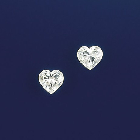 Two unmounted diamonds