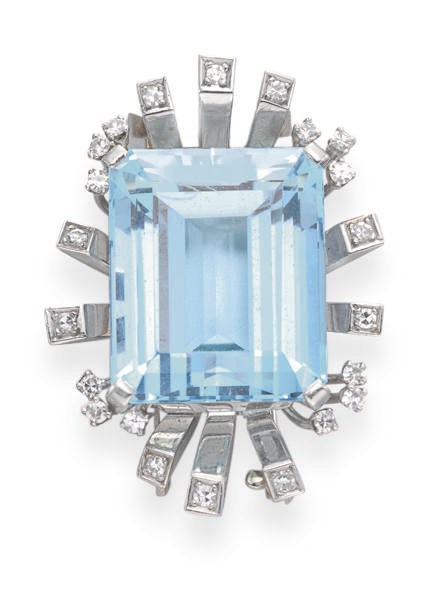 A RETRO AQUAMARINE AND DIAMOND BROOCH, BY TRABERT & HOEFFER, MAUBOUSSIN