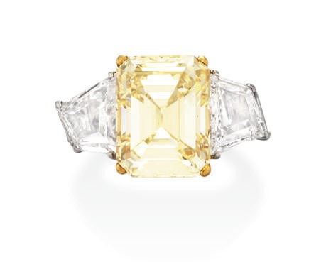 A COLORED DIAMOND RING